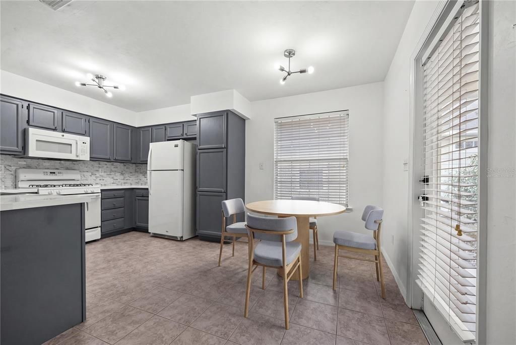 待售: $265,000 (2 贝兹, 2 浴室, 1254 平方英尺)