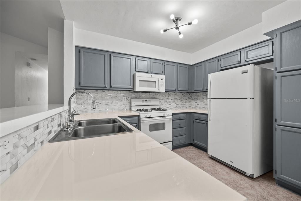 待售: $265,000 (2 贝兹, 2 浴室, 1254 平方英尺)