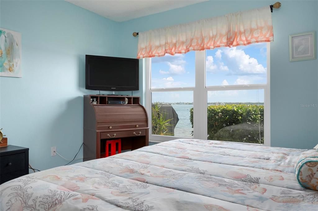 待售: $550,000 (2 贝兹, 2 浴室, 1296 平方英尺)