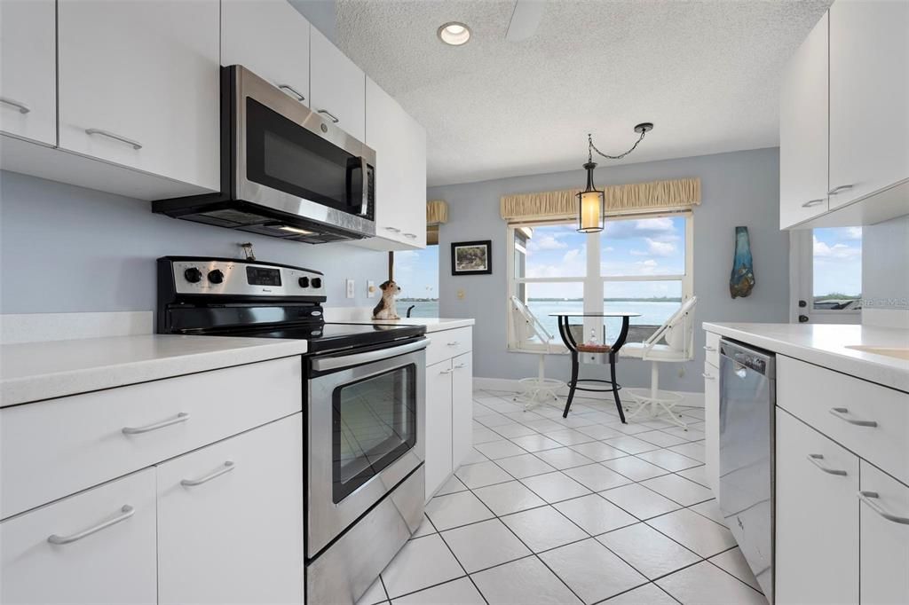 待售: $550,000 (2 贝兹, 2 浴室, 1296 平方英尺)