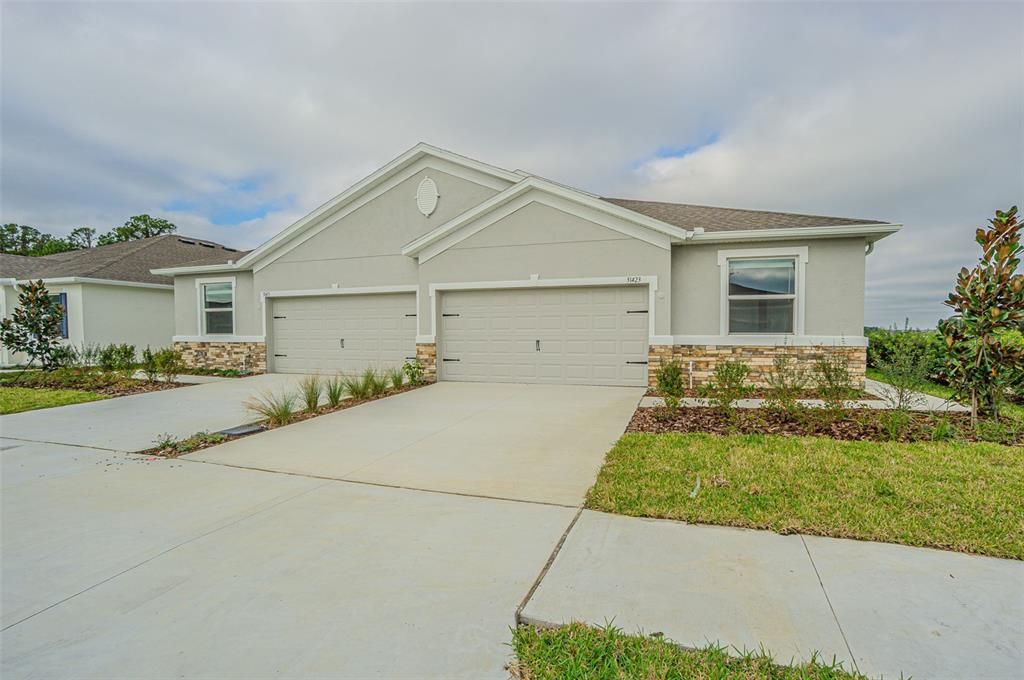 For Rent: $2,400 (3 beds, 2 baths, 1565 Square Feet)