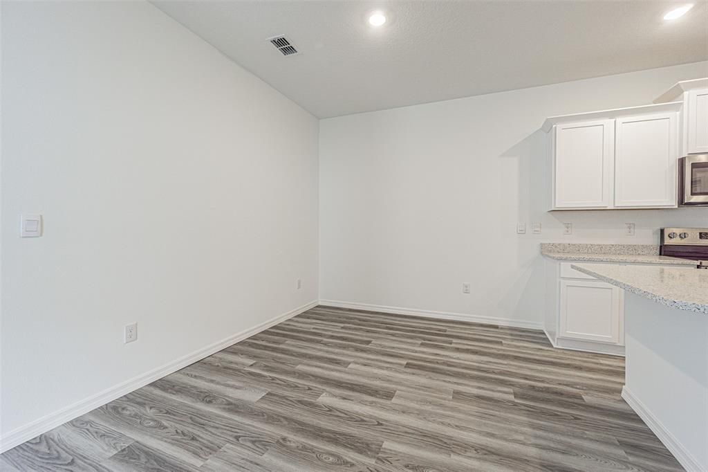 For Rent: $2,400 (3 beds, 2 baths, 1565 Square Feet)