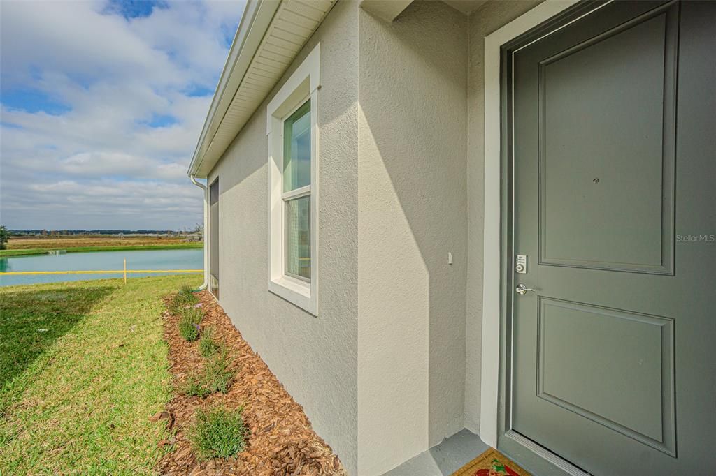 For Rent: $2,400 (3 beds, 2 baths, 1565 Square Feet)