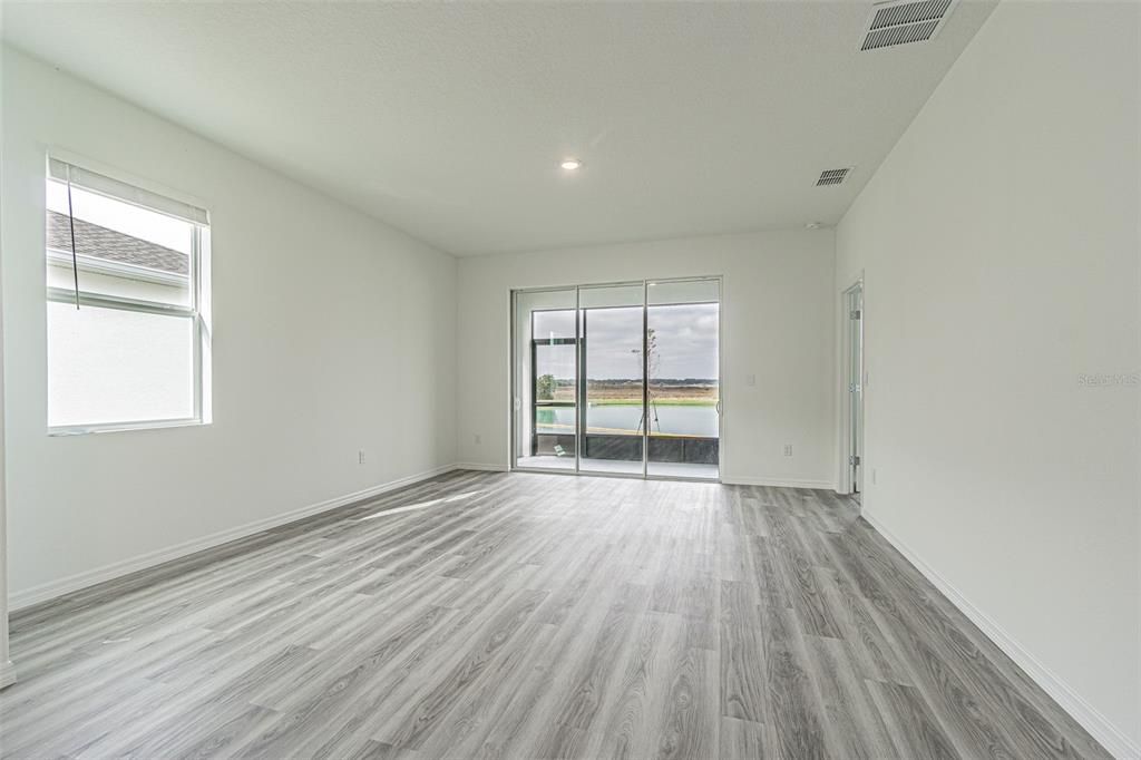 For Rent: $2,400 (3 beds, 2 baths, 1565 Square Feet)