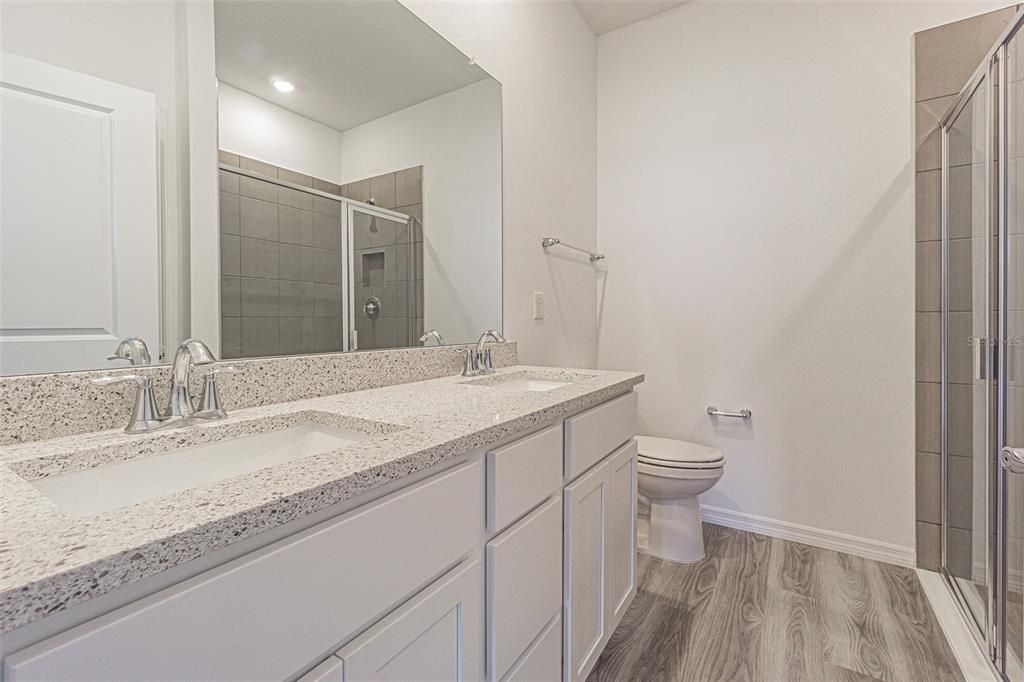 For Rent: $2,400 (3 beds, 2 baths, 1565 Square Feet)