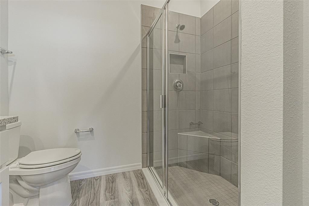 For Rent: $2,400 (3 beds, 2 baths, 1565 Square Feet)