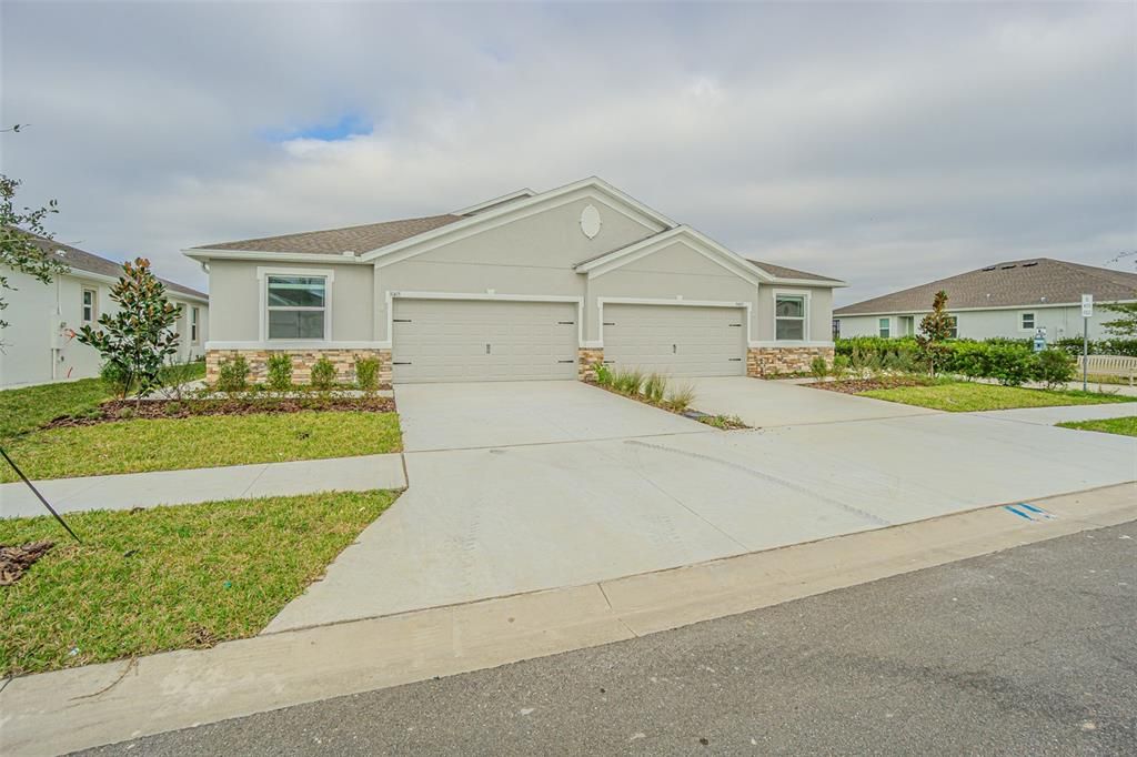 For Rent: $2,400 (3 beds, 2 baths, 1565 Square Feet)