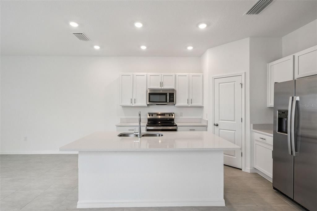 For Rent: $2,100 (3 beds, 2 baths, 1558 Square Feet)