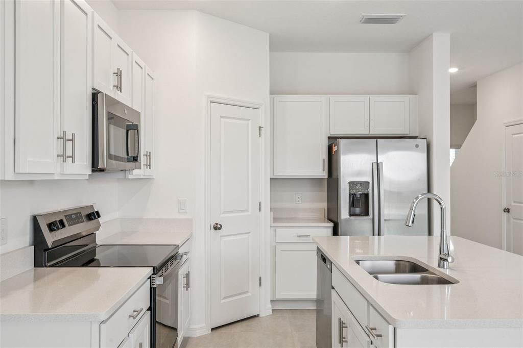 For Rent: $2,100 (3 beds, 2 baths, 1558 Square Feet)