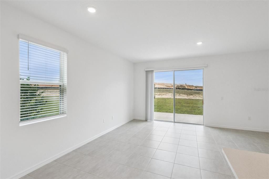 For Rent: $2,100 (3 beds, 2 baths, 1558 Square Feet)