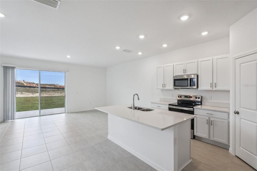 For Rent: $2,100 (3 beds, 2 baths, 1558 Square Feet)