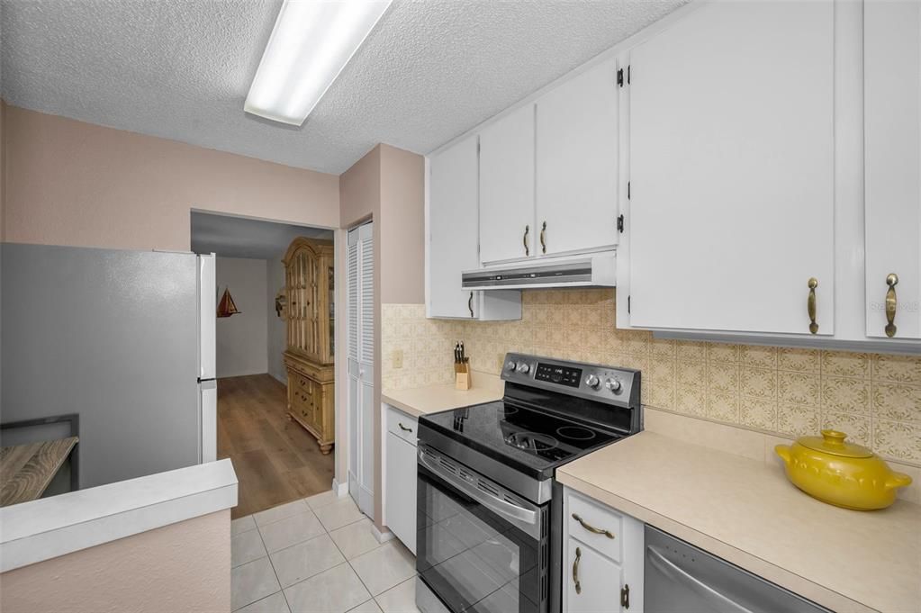 待售: $249,000 (2 贝兹, 2 浴室, 1155 平方英尺)