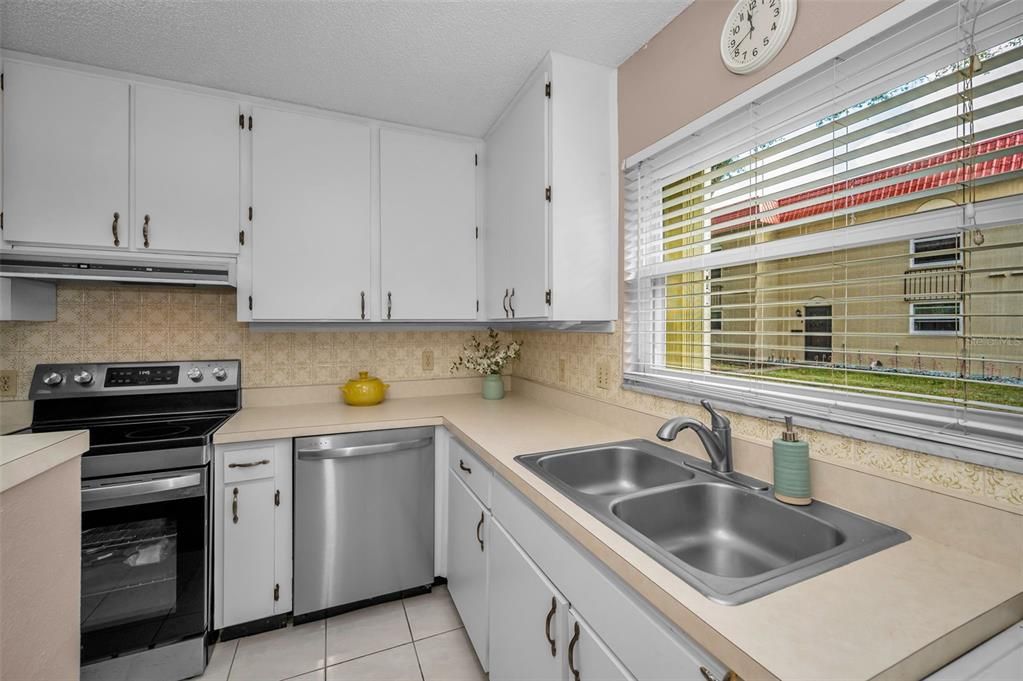 待售: $249,000 (2 贝兹, 2 浴室, 1155 平方英尺)