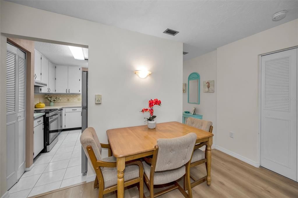 待售: $249,000 (2 贝兹, 2 浴室, 1155 平方英尺)