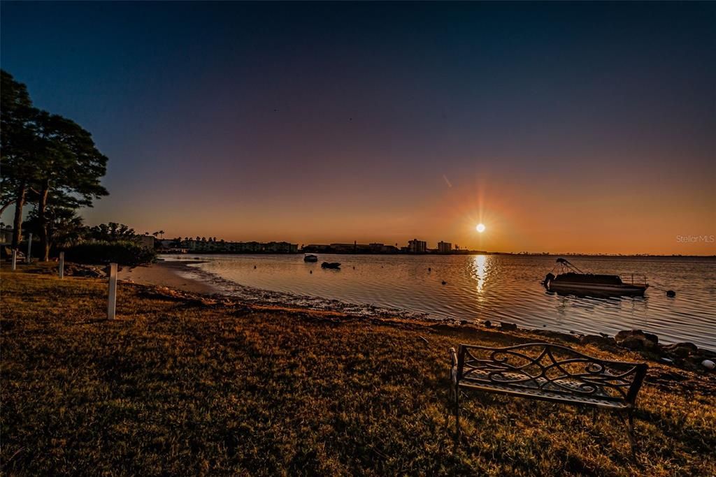 待售: $249,000 (2 贝兹, 2 浴室, 1155 平方英尺)