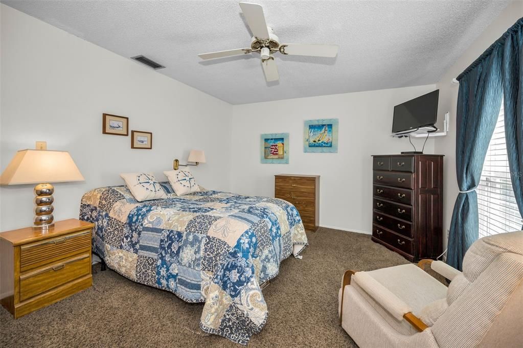 待售: $249,000 (2 贝兹, 2 浴室, 1155 平方英尺)