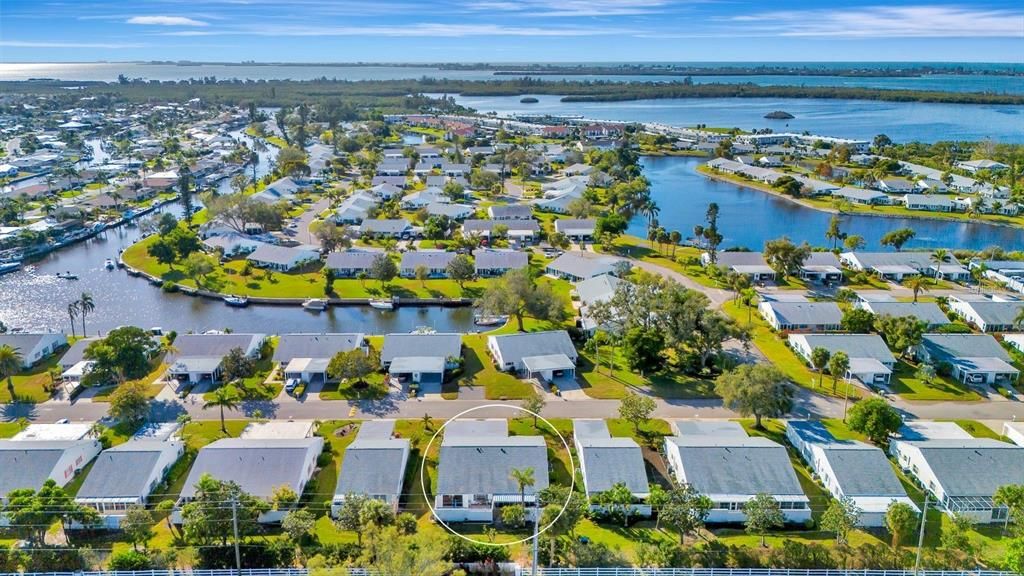 For Sale: $339,900 (3 beds, 2 baths, 1561 Square Feet)