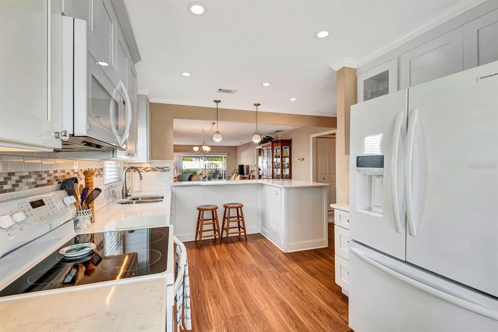 For Sale: $339,900 (3 beds, 2 baths, 1561 Square Feet)