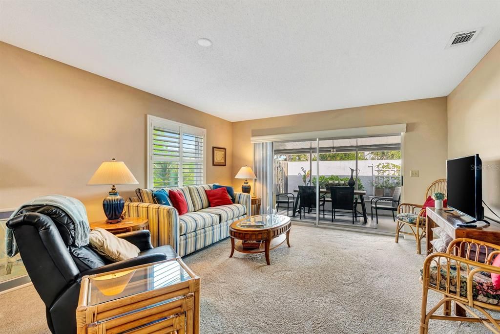 For Sale: $339,900 (3 beds, 2 baths, 1561 Square Feet)