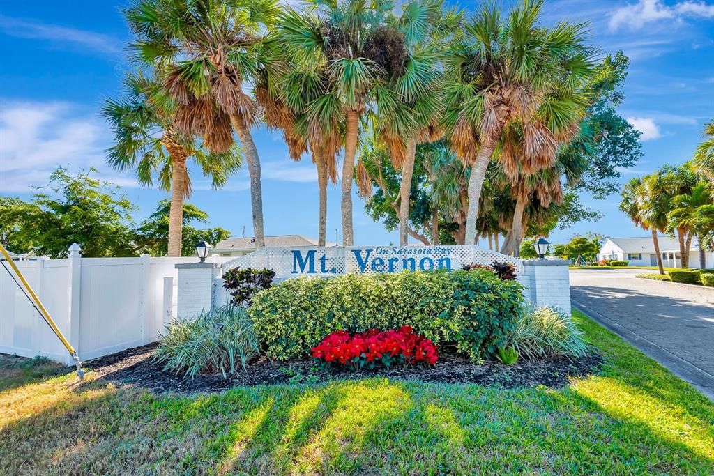 For Sale: $339,900 (3 beds, 2 baths, 1561 Square Feet)