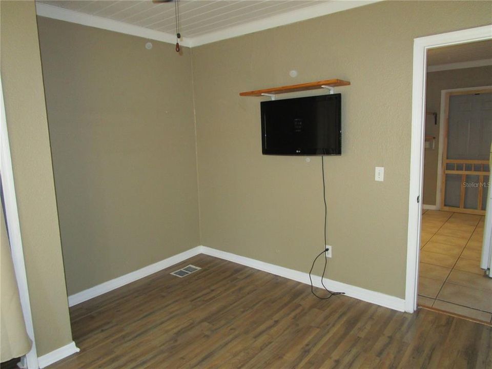 出租: $1,700 (3 贝兹, 1 浴室, 875 平方英尺)