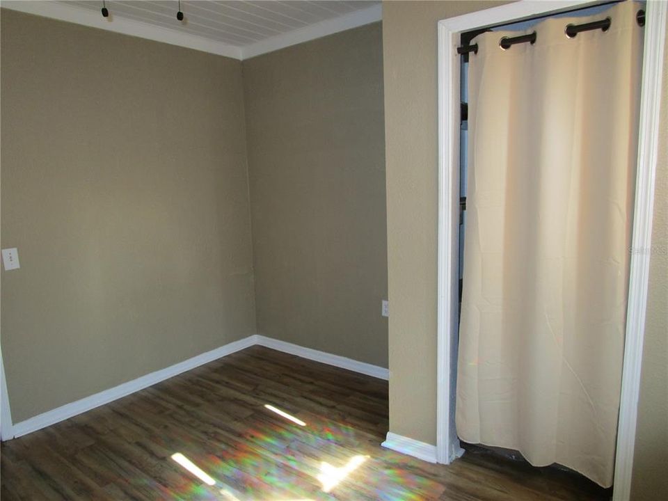 出租: $1,700 (3 贝兹, 1 浴室, 875 平方英尺)