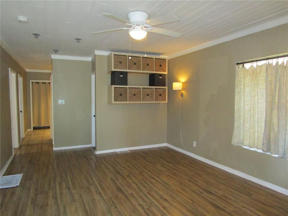 出租: $1,700 (3 贝兹, 1 浴室, 875 平方英尺)