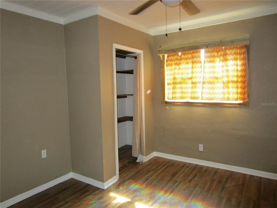 出租: $1,700 (3 贝兹, 1 浴室, 875 平方英尺)