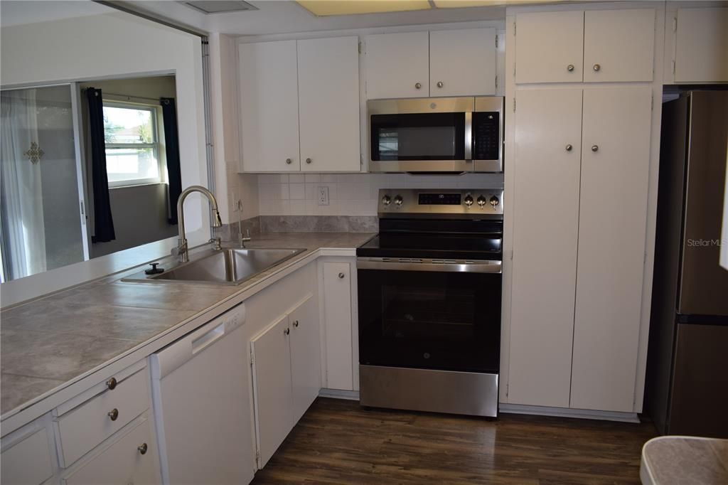 В аренду: $2,150 (3 спален, 2 ванн, 1643 Квадратных фут)