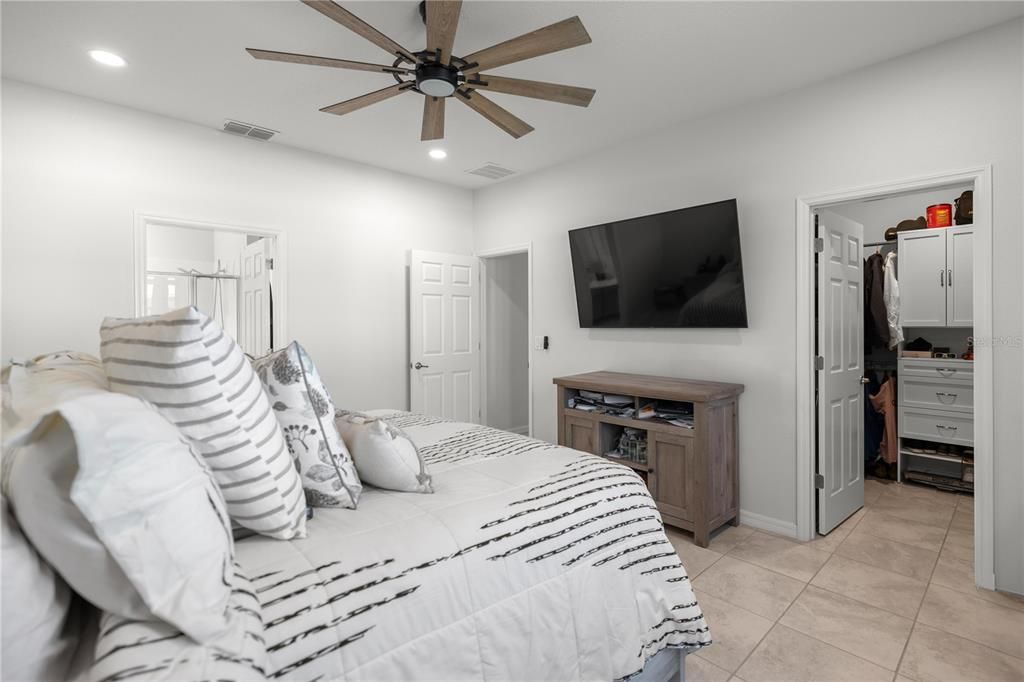 For Rent: $2,450 (4 beds, 2 baths, 2420 Square Feet)