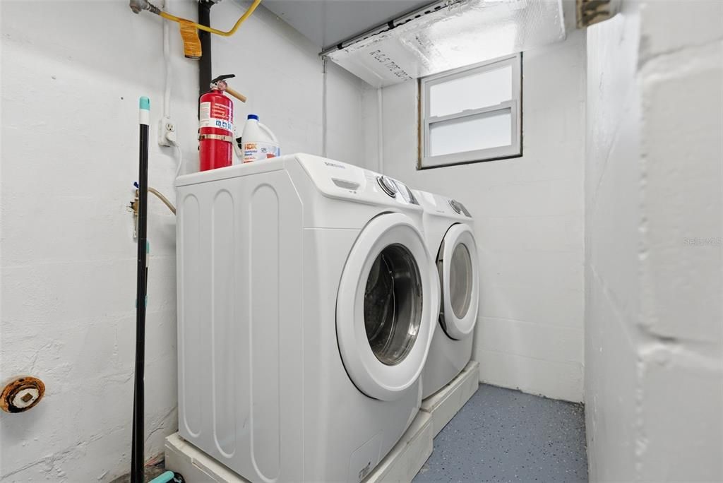 For Sale: $360,000 (3 beds, 1 baths, 1006 Square Feet)