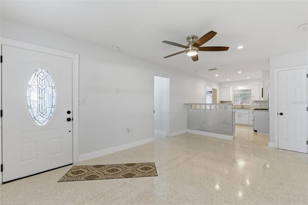 For Sale: $360,000 (3 beds, 1 baths, 1006 Square Feet)