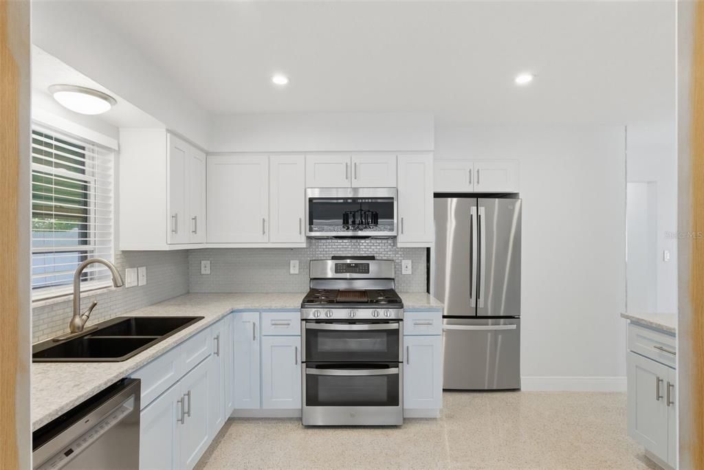 For Sale: $360,000 (3 beds, 1 baths, 1006 Square Feet)