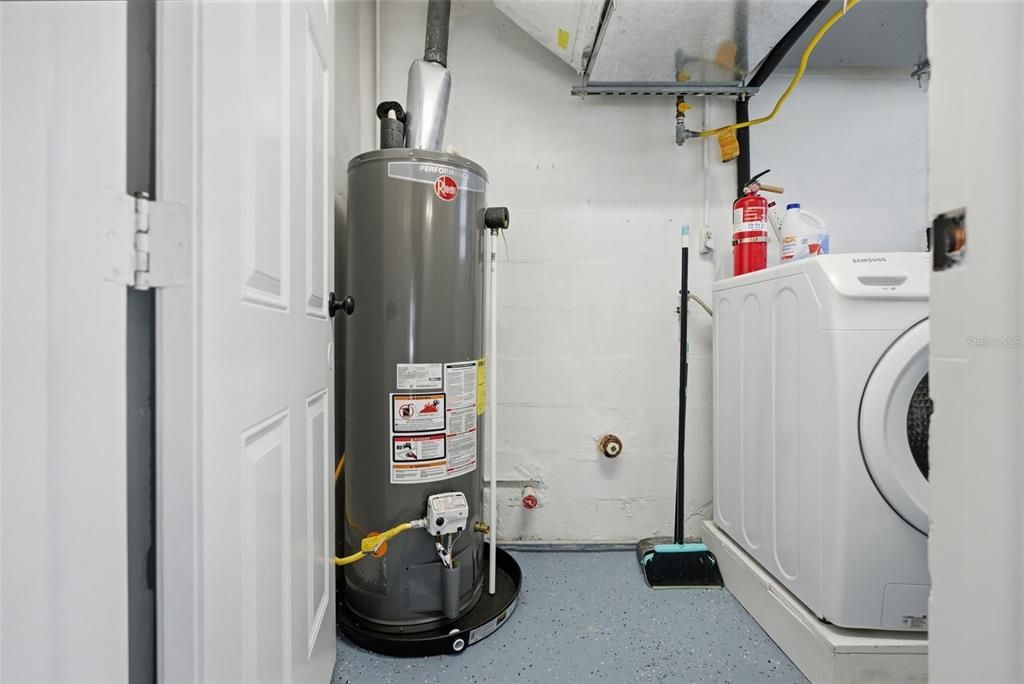 For Sale: $360,000 (3 beds, 1 baths, 1006 Square Feet)