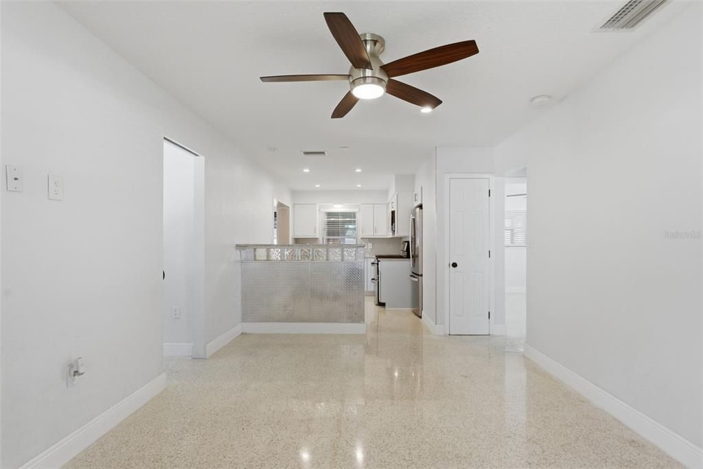 For Sale: $360,000 (3 beds, 1 baths, 1006 Square Feet)