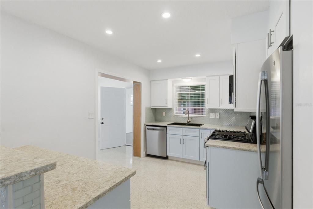 For Sale: $360,000 (3 beds, 1 baths, 1006 Square Feet)