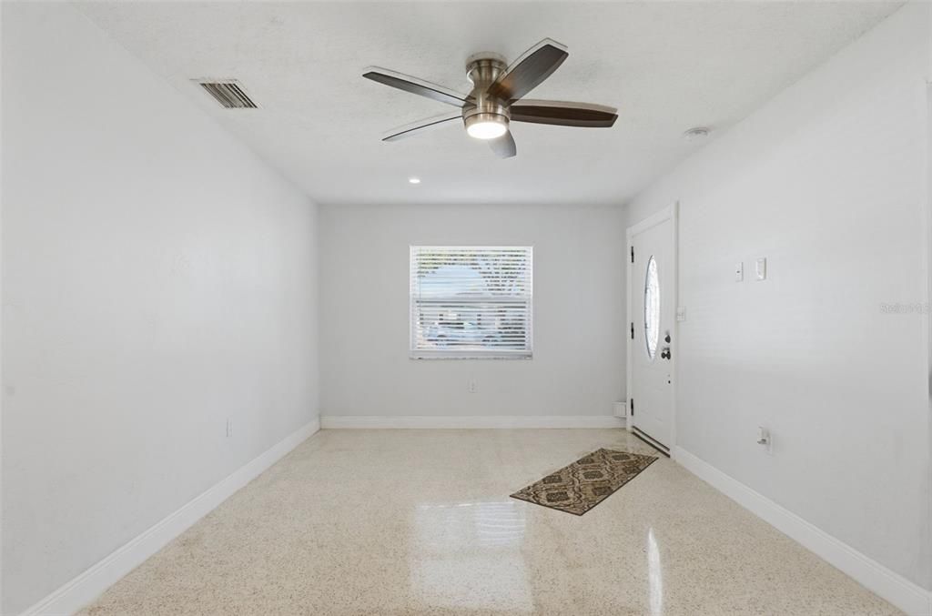 For Sale: $360,000 (3 beds, 1 baths, 1006 Square Feet)