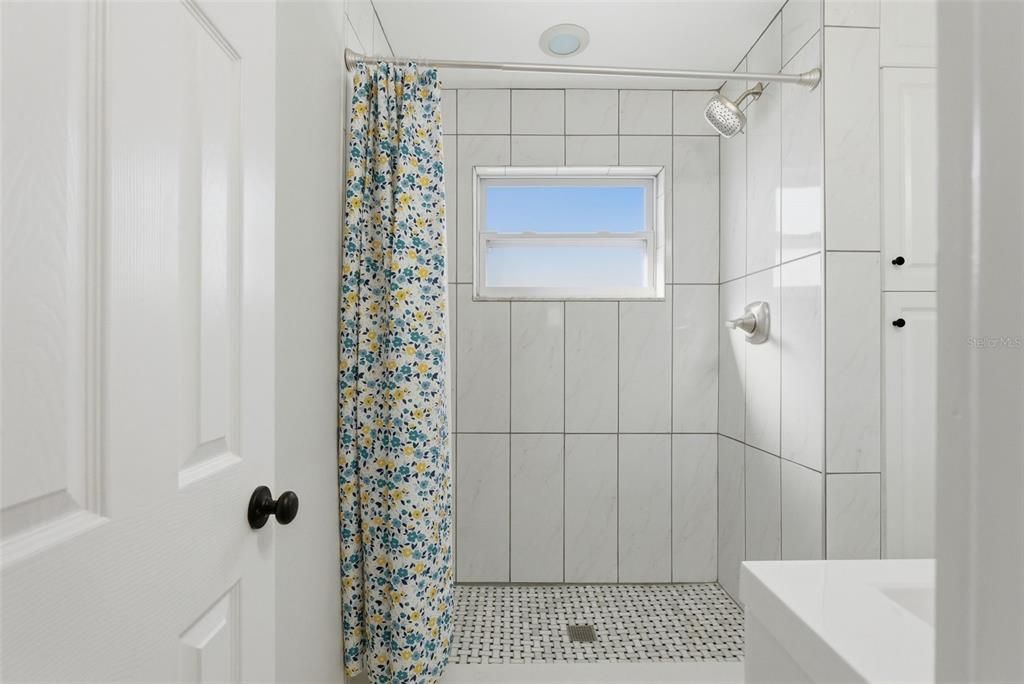 For Sale: $360,000 (3 beds, 1 baths, 1006 Square Feet)