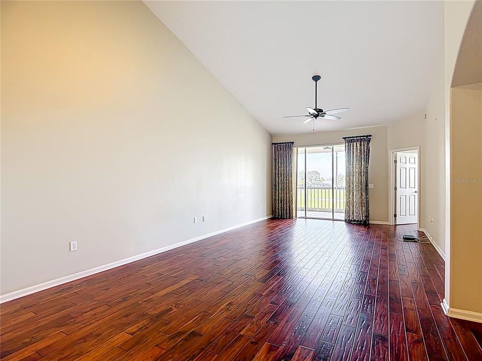 For Sale: $330,000 (3 beds, 2 baths, 1564 Square Feet)