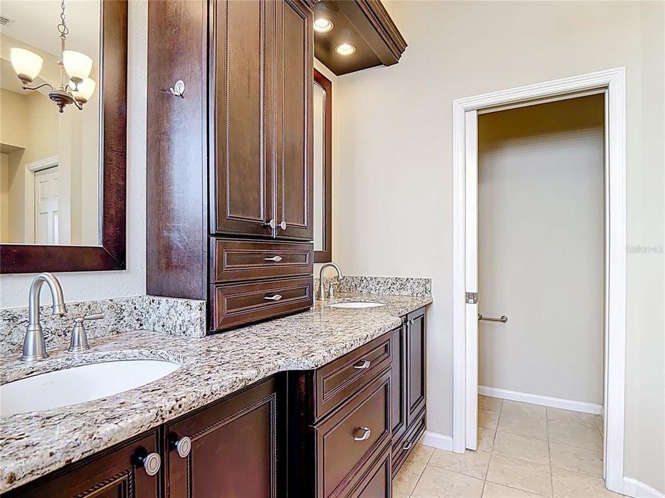 For Sale: $330,000 (3 beds, 2 baths, 1564 Square Feet)