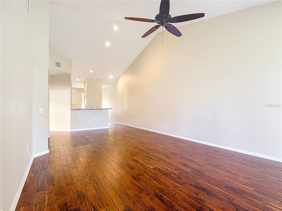 For Sale: $330,000 (3 beds, 2 baths, 1564 Square Feet)