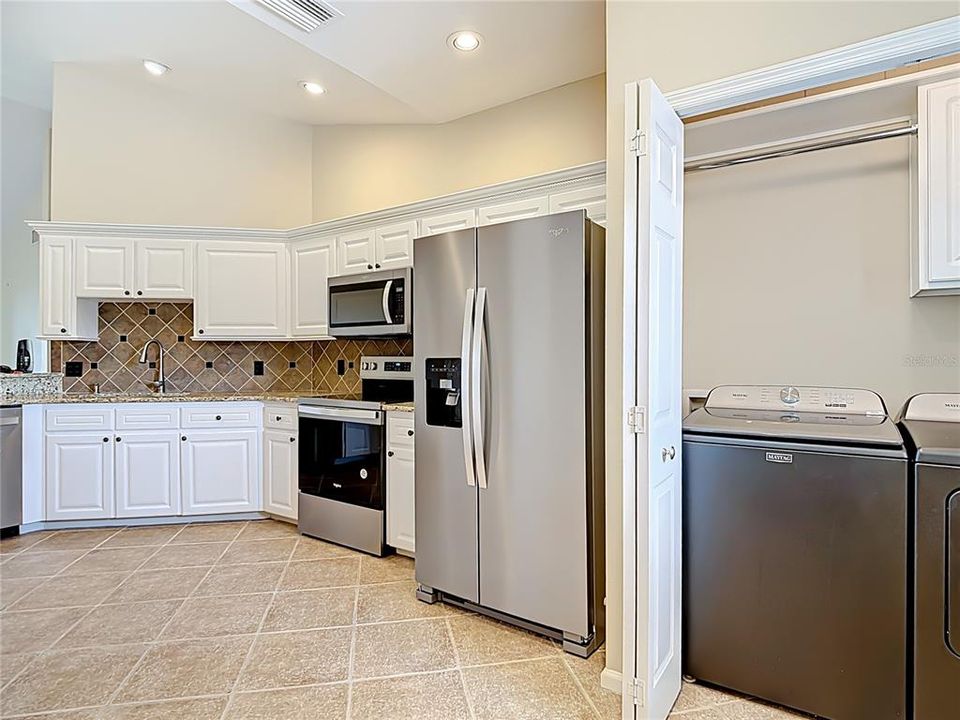 For Sale: $330,000 (3 beds, 2 baths, 1564 Square Feet)