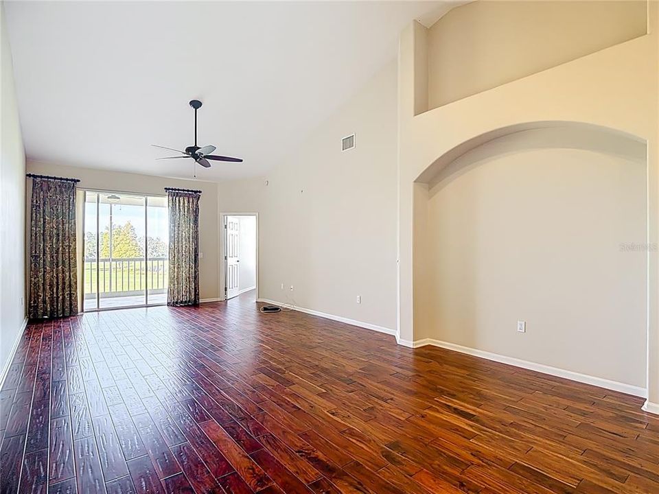 For Sale: $330,000 (3 beds, 2 baths, 1564 Square Feet)