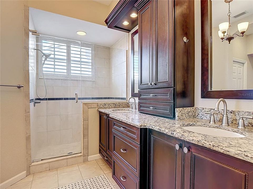 For Sale: $330,000 (3 beds, 2 baths, 1564 Square Feet)