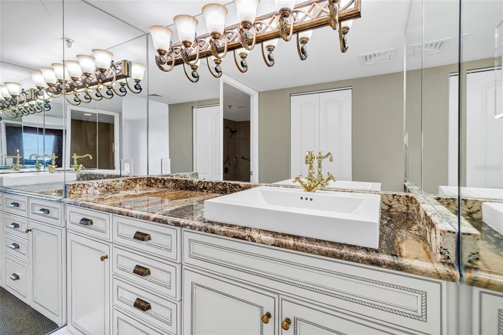 En Venta: $899,000 (2 camas, 2 baños, 1702 Pies cuadrados)