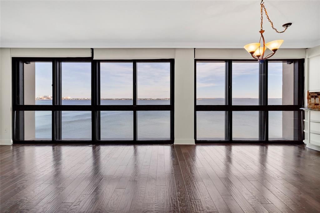 En Venta: $899,000 (2 camas, 2 baños, 1702 Pies cuadrados)