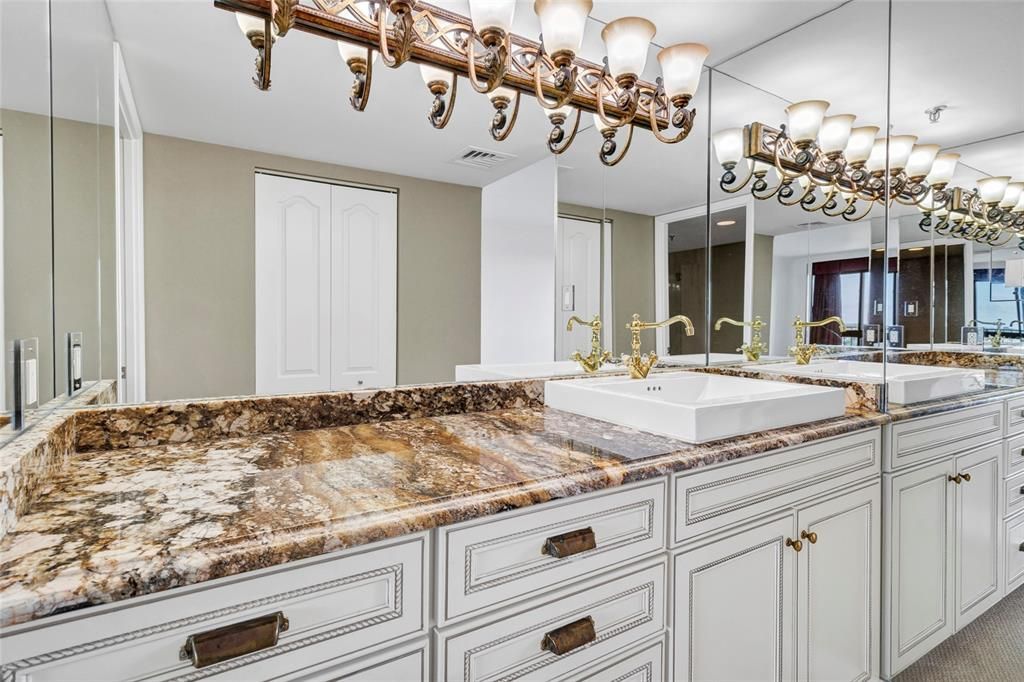 En Venta: $899,000 (2 camas, 2 baños, 1702 Pies cuadrados)