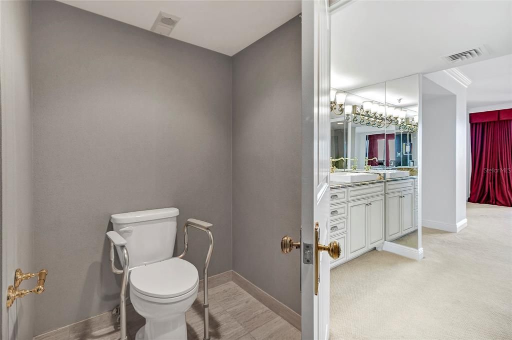 En Venta: $899,000 (2 camas, 2 baños, 1702 Pies cuadrados)