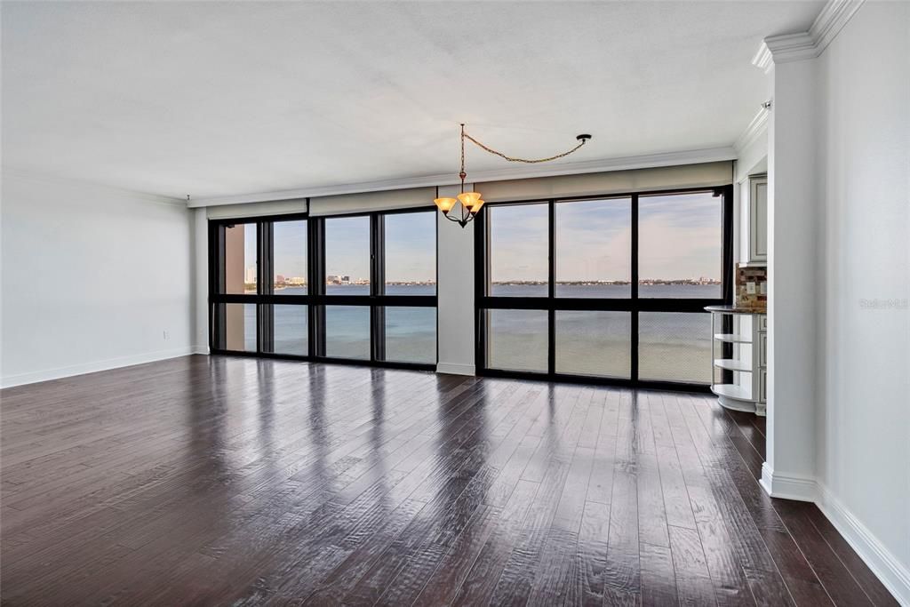 En Venta: $899,000 (2 camas, 2 baños, 1702 Pies cuadrados)