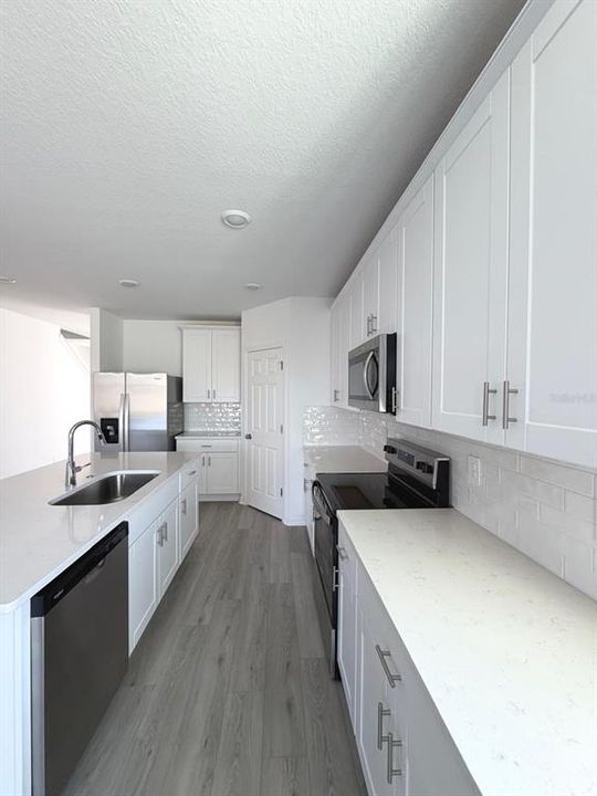 For Rent: $2,890 (5 beds, 3 baths, 2825 Square Feet)